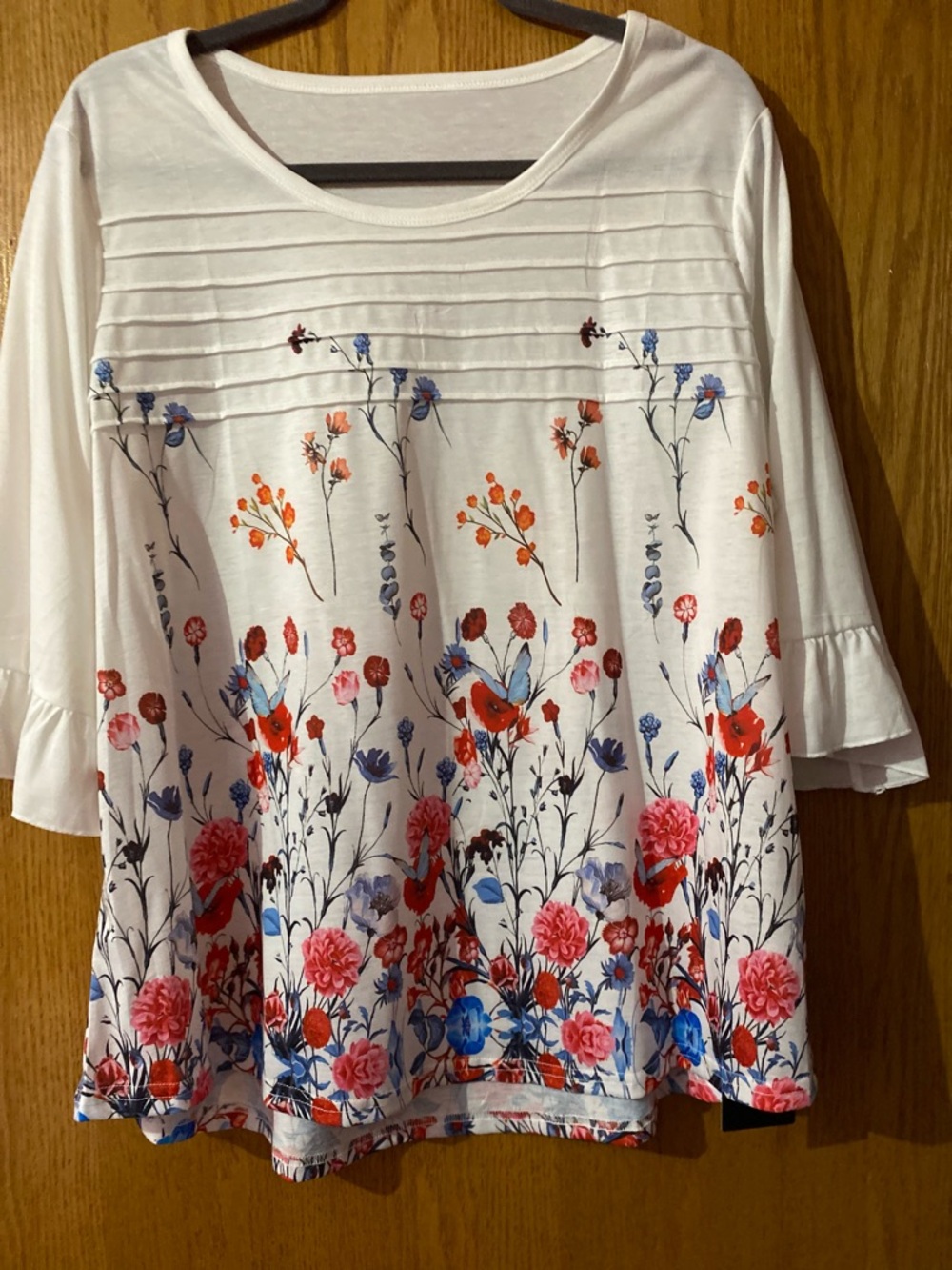NWT White Floral Pintuck Sleeve Women's Top